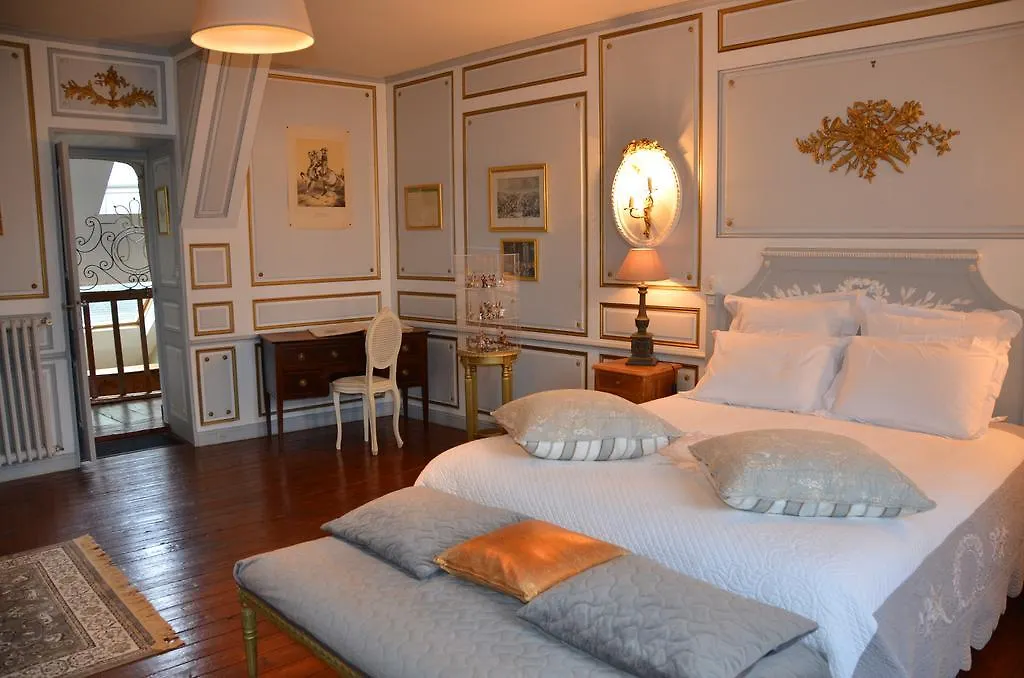 La Tour Du Lion - Guest House Rochefort-en-Terre Bed & Breakfast